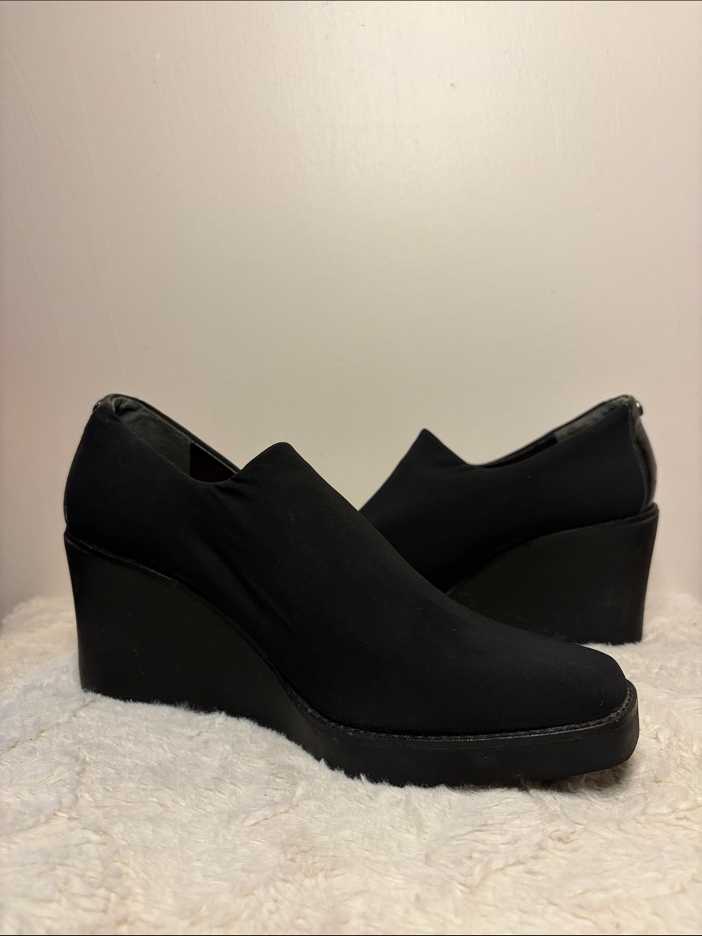 Donald Pliner “Dayo” Slip On Elastic Fabric Wedge Heel Shoe Bootie Black SZ 9.5